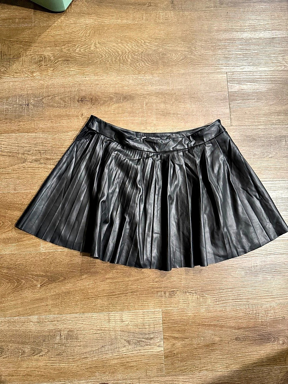 Zara Pleated Mini Skirt in Black Like New